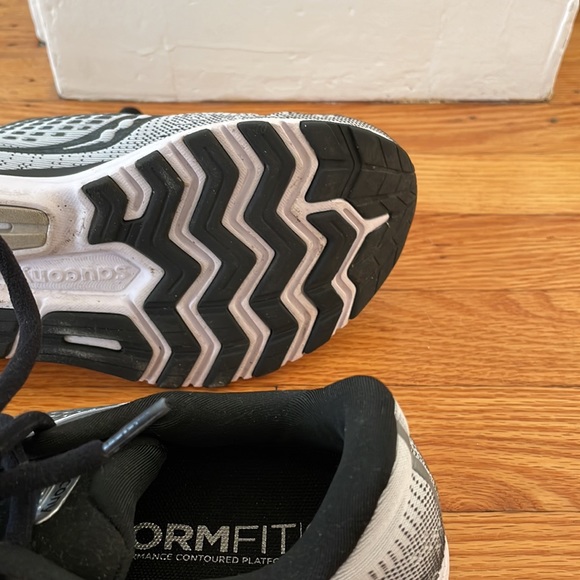 Saucony running sneakers size 6.5 - Picture 4 of 5